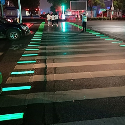 發光人行橫道線
