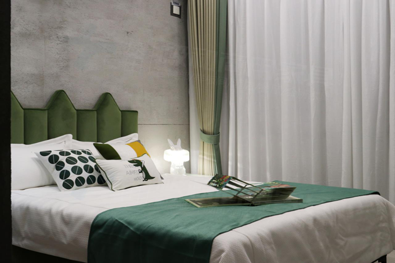 臨颍紅澄樣闆間